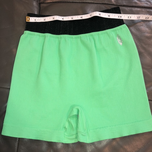 Free People || NWT || Fresh Cut Prajna Activewear Seamless Shorts - Picture 3 of 6